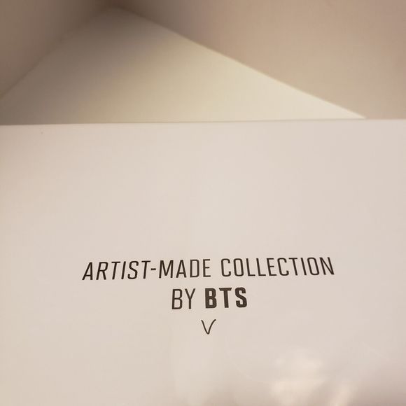 BTS V KIM TAEHYUNG BROOCH CLOUD DROPS ARTIST MADE COLLECTION K-POP- SEALED- NEW - Picture 6 of 12